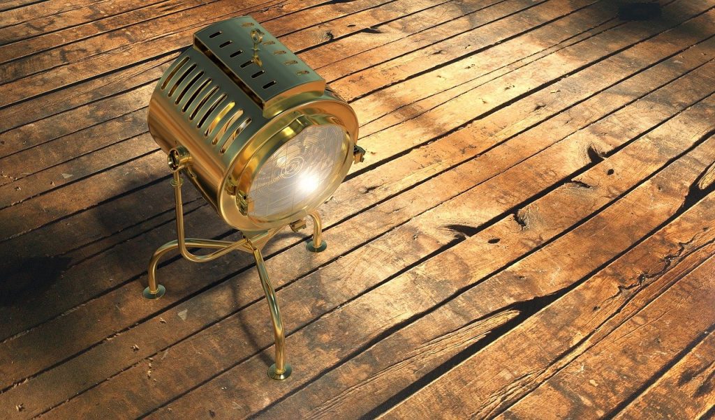 spot, lamp, vintage-4271578.jpg